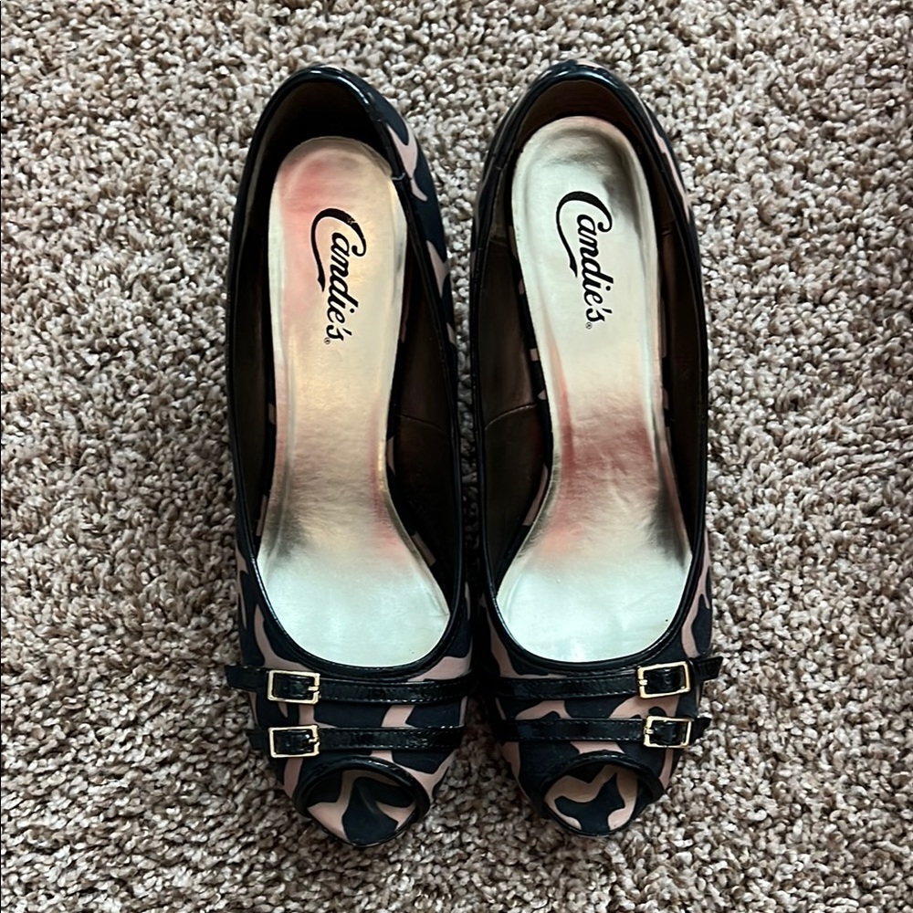 Candie's Black and Tan Peep Toe Heels - Picture 2 of 8